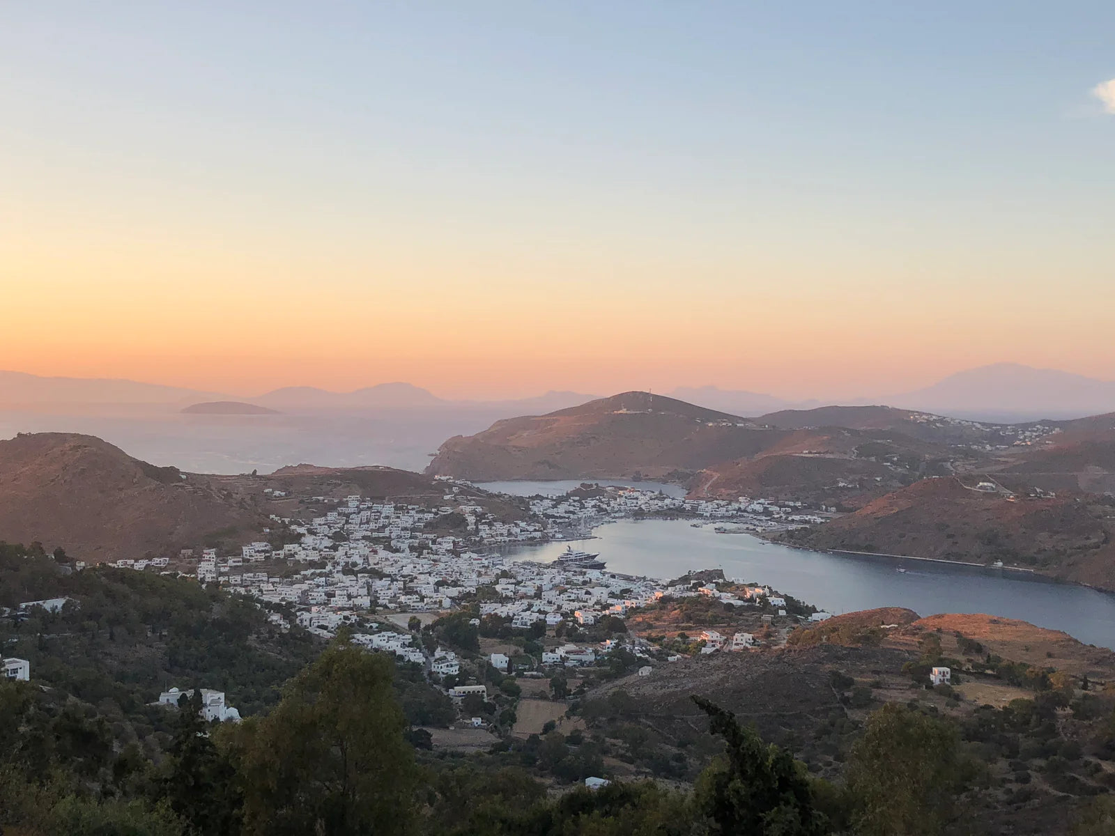 YOLO Journal & DELSEY PARIS : Guide de Patmos, Grèce